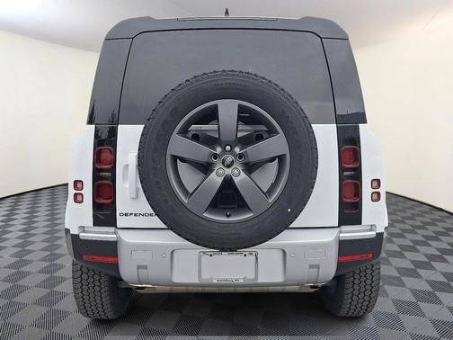 2025 Land Rover Defender 110 P300