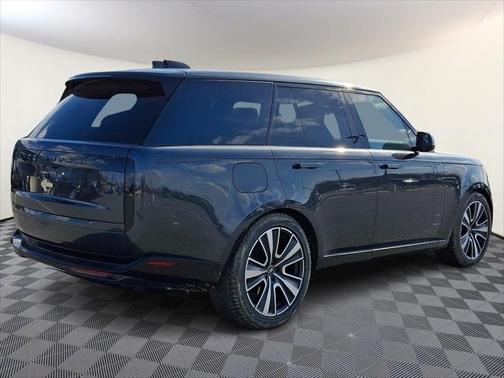 2025 Land Rover Range Rover P400 SE