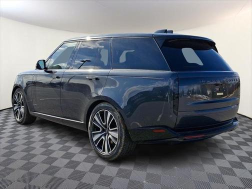 2025 Land Rover Range Rover P400 SE