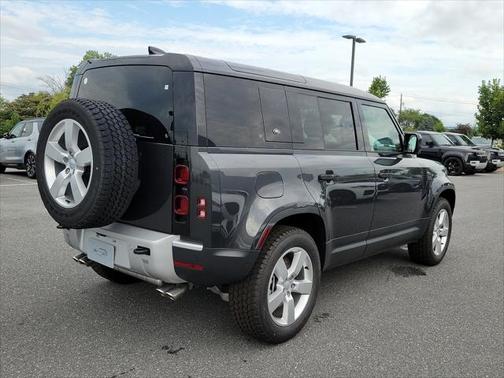 2024 Land Rover Defender 110 P500 SE
