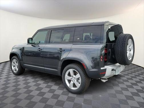 2024 Land Rover Defender 110 P500 SE