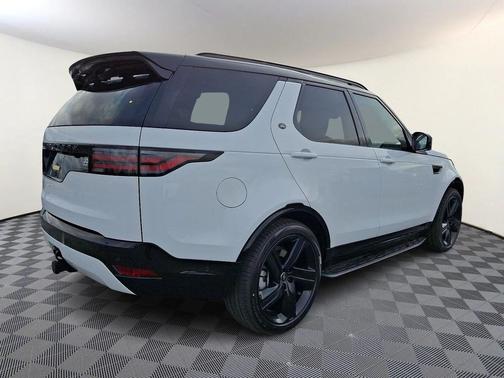 2025 Land Rover Discovery P360 Dynamic SE