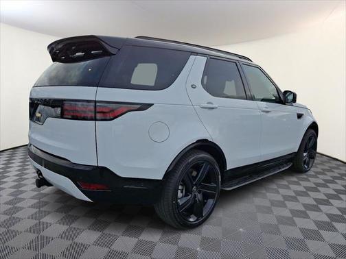 2025 Land Rover Discovery P360 Dynamic SE