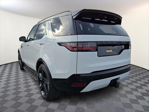 2025 Land Rover Discovery P360 Dynamic SE