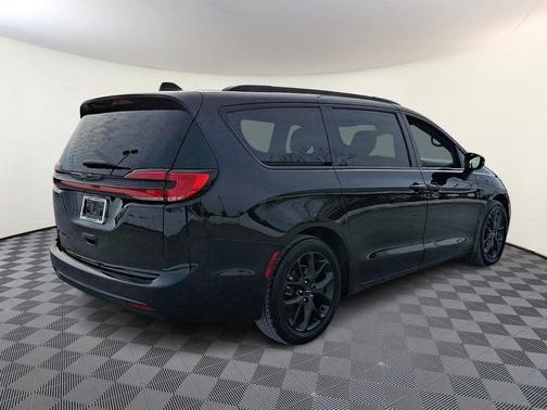 2021 Chrysler Pacifica Touring