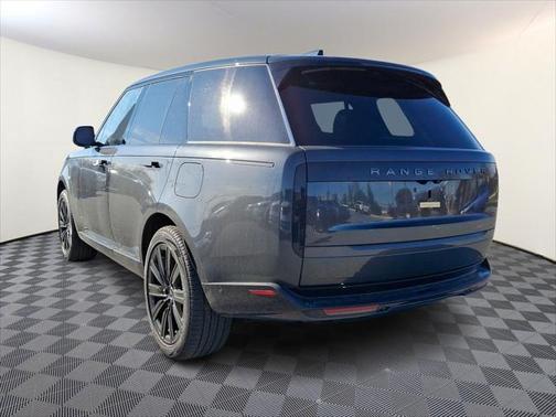 2025 Land Rover Range Rover P550e SE
