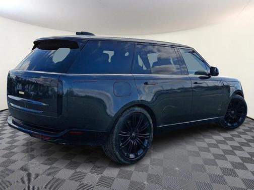 2025 Land Rover Range Rover P530 SE 7 Seat