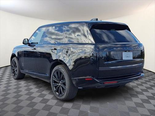 2025 Land Rover Range Rover P550e SE