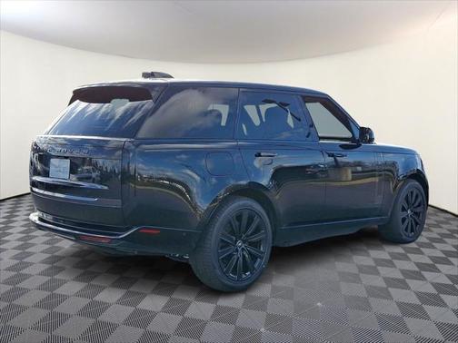 2025 Land Rover Range Rover P550e SE