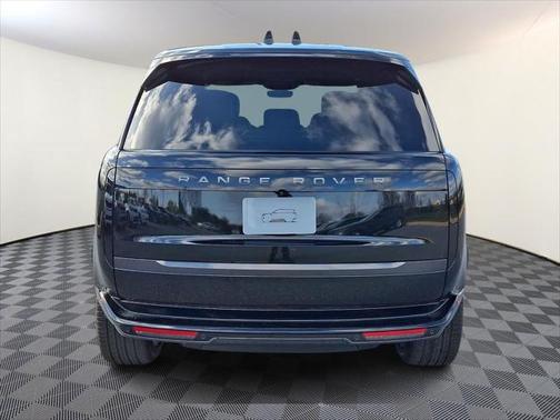 2025 Land Rover Range Rover P550e SE