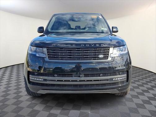 2025 Land Rover Range Rover P550e SE