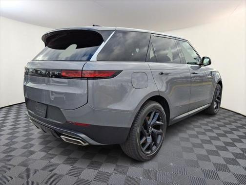 2025 Land Rover Range Rover Sport SE