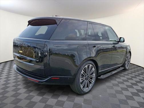 2025 Land Rover Range Rover P400 SE