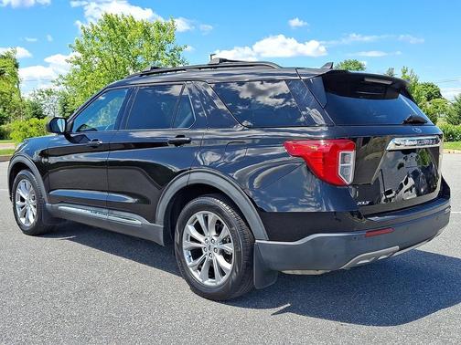 Agate Black Metallic 2021 Ford Explorer XLT
