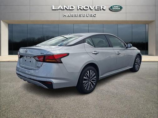 Brilliant Silver Metallic 2023 Nissan Altima 2.5 SV