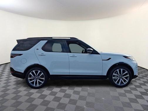 2025 Land Rover Discovery P300 Dynamic SE