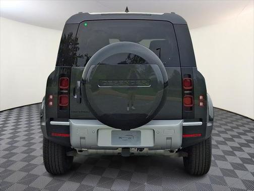 2025 Land Rover Defender 110 P300