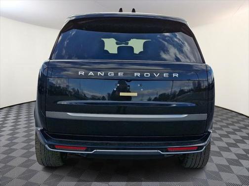 2025 Land Rover Range Rover P530 SE