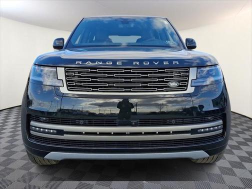 2025 Land Rover Range Rover P530 SE