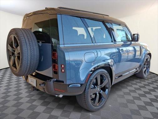 2024 Land Rover Defender 90 P400 X-Dynamic SE