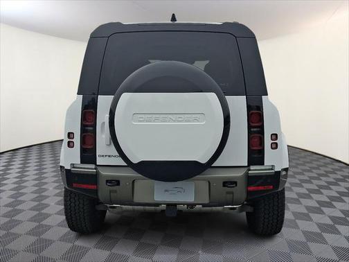 2025 Land Rover Defender 110 P400 X-Dynamic SE
