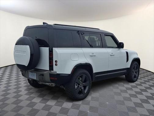 2025 Land Rover Defender 110 P400 X-Dynamic SE