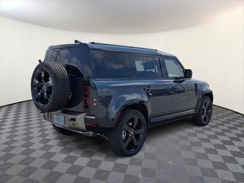 2025 Land Rover Defender 110 P400 X-Dynamic SE