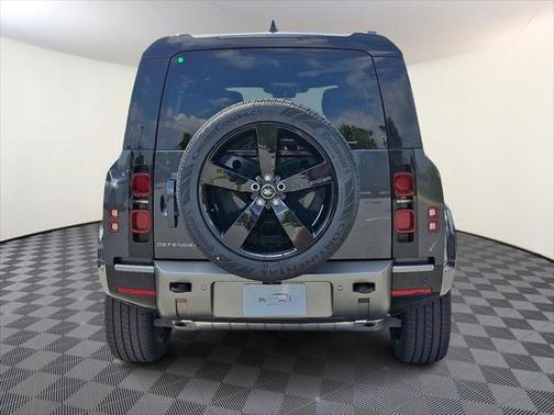 2025 Land Rover Defender 110 P400 X-Dynamic SE