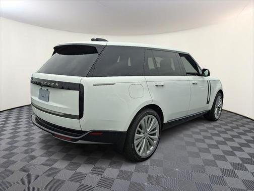 2025 Land Rover Range Rover P530 SE 7 Seat