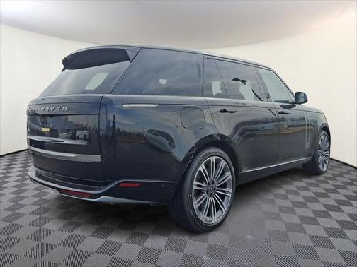 2025 Land Rover Range Rover P530 SE 7 Seat