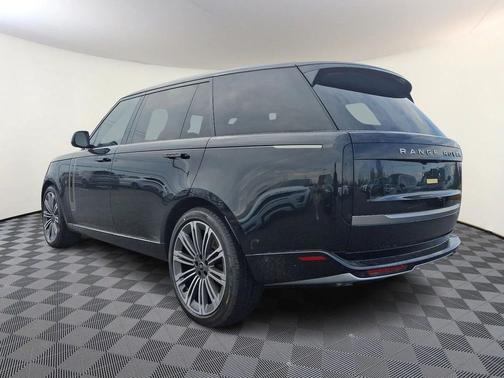 2025 Land Rover Range Rover P530 SE 7 Seat