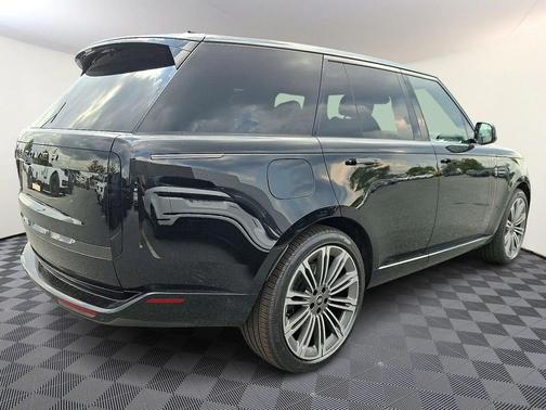 2025 Land Rover Range Rover P530 SE
