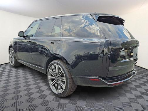 2025 Land Rover Range Rover P530 SE