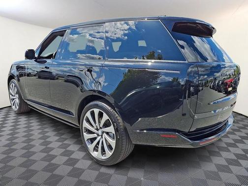 2025 Land Rover Range Rover P400 SE