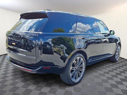 2025 Land Rover Range Rover P530 SE 7 Seat