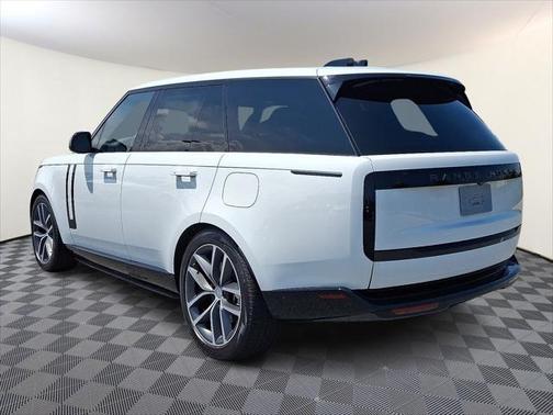 2025 Land Rover Range Rover P550e SE