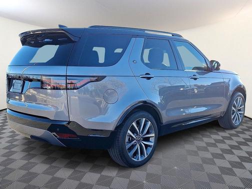 2025 Land Rover Discovery P300 Dynamic SE