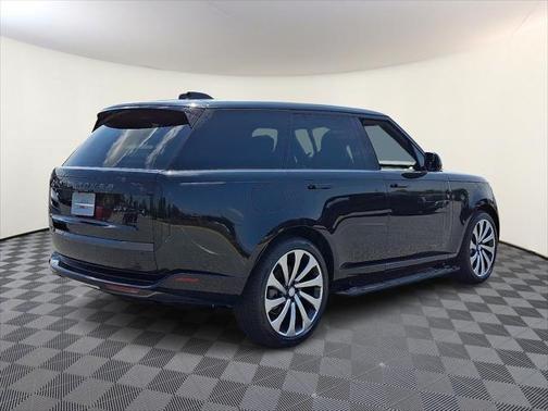 2025 Land Rover Range Rover P400 SE