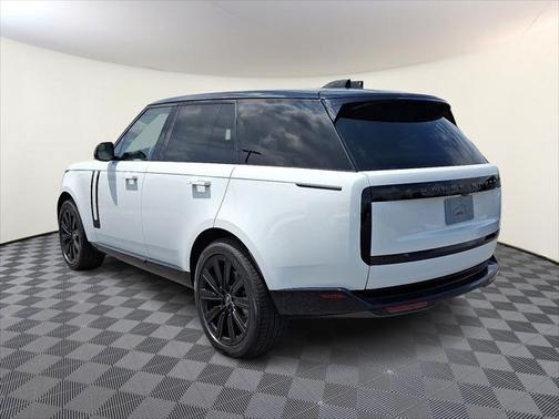 2025 Land Rover Range Rover P400 SE
