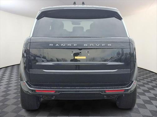 2025 Land Rover Range Rover P530 SE 7 Seat