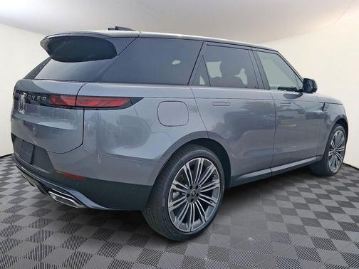 2025 Land Rover Range Rover Sport SE