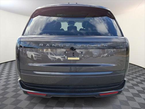 2025 Land Rover Range Rover P400 SE