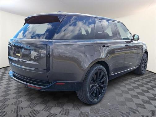 2025 Land Rover Range Rover P400 SE
