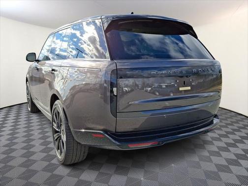 2025 Land Rover Range Rover P400 SE