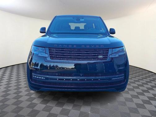 2025 Land Rover Range Rover P400 SE