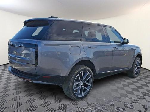 2025 Land Rover Range Rover P550e SE