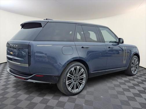 2025 Land Rover Range Rover P530 SE