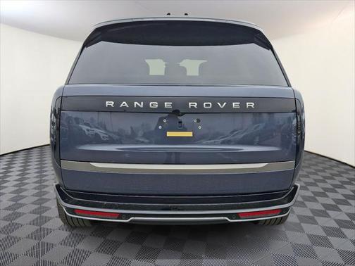 2025 Land Rover Range Rover P530 SE