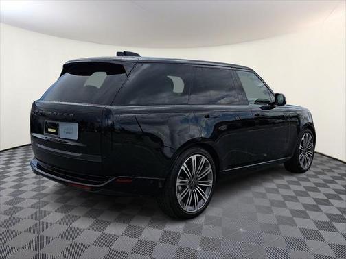 2025 Land Rover Range Rover P400 SE