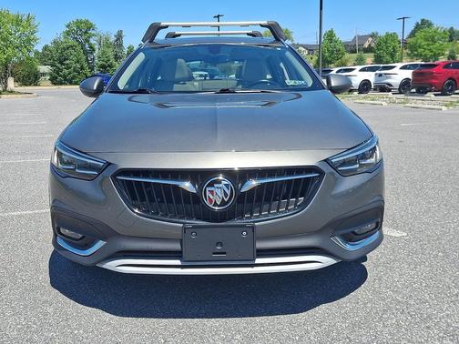 Smoked Pearl Metallic 2018 Buick Regal TourX Essence